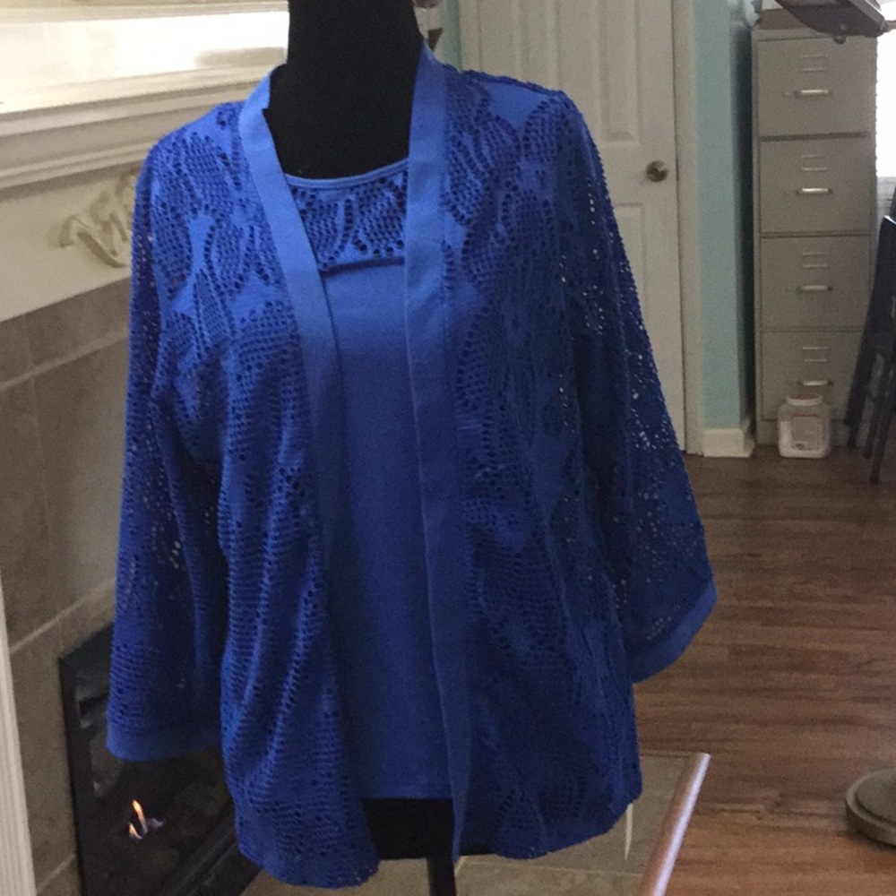 Lovely Alfred Dunner royal blue shirt. NWOT